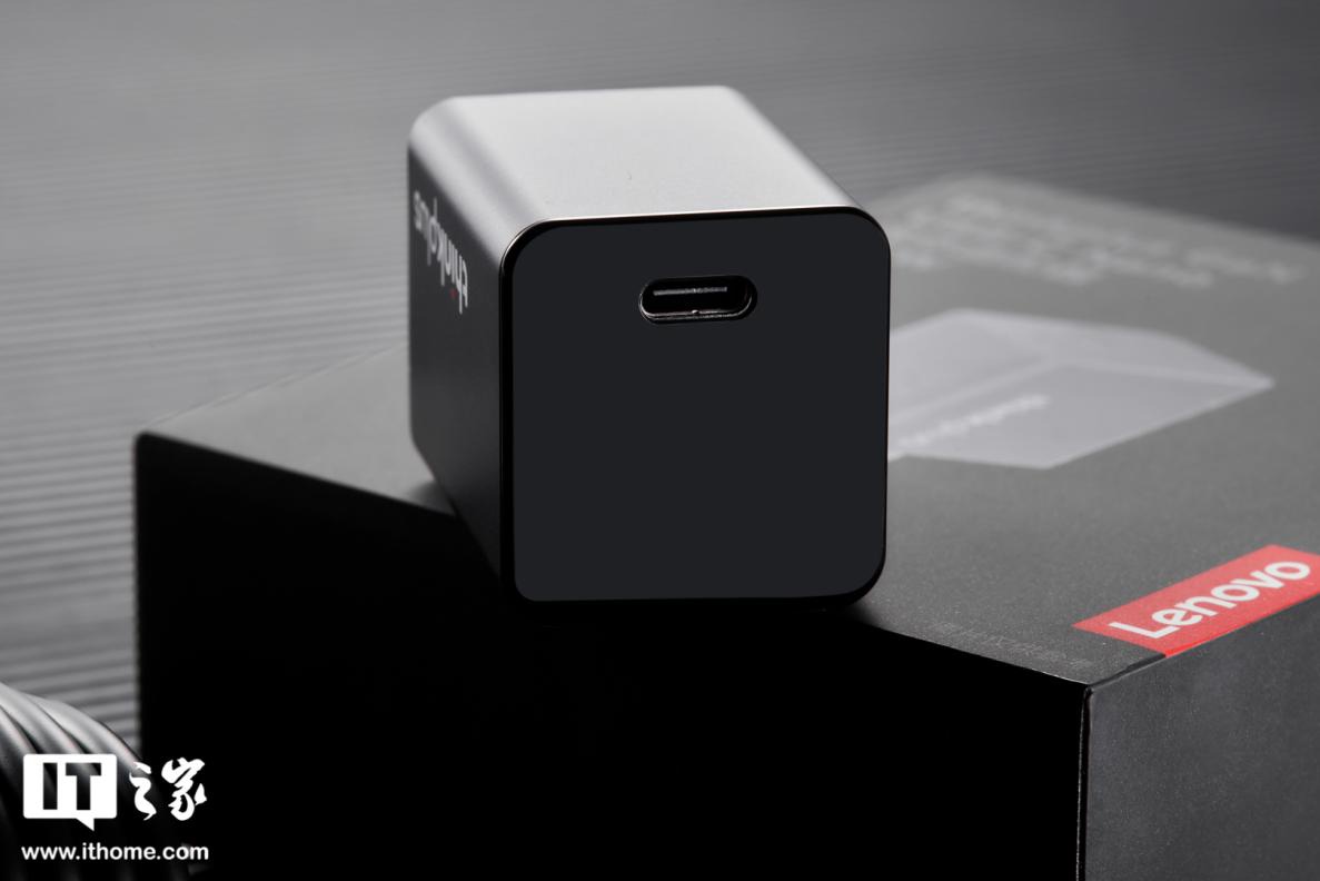 【IT之家开箱】 thinkplus 口红电源 Nano 65W 图赏:第三代氮化镓加持,小到不可思议