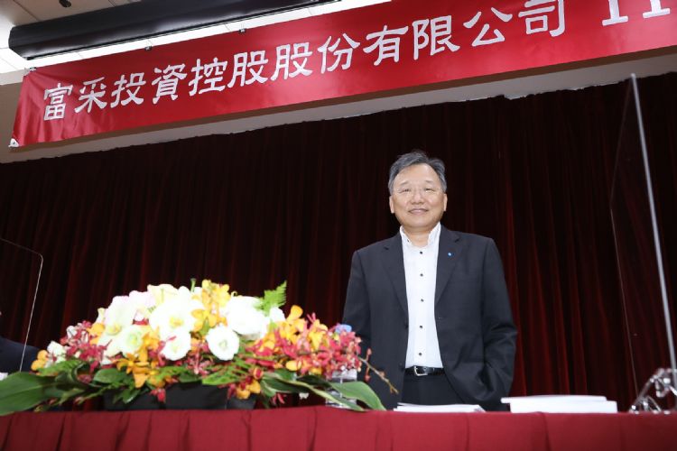 富采投控召开股东常会，友达董事长彭双浪首度出席，富采董事长李秉杰指出第2季受到封城冲击营收不如预期。符世旻摄