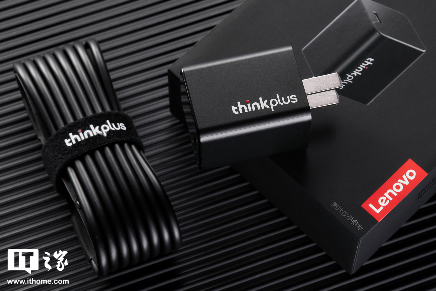 【IT之家开箱】 thinkplus 口红电源 Nano 65W 图赏:第三代氮化镓加持,小到不可思议