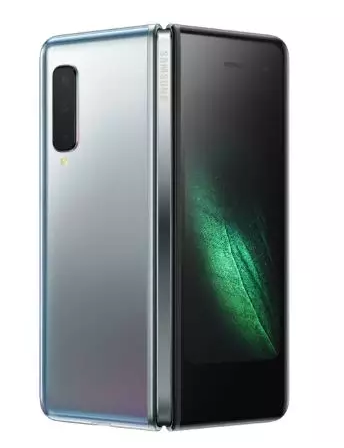 经过改良与测试后，三星首款折叠手机将在9月登场