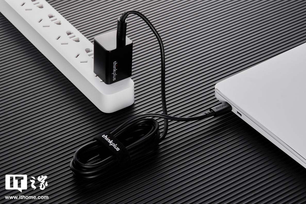 【IT之家开箱】 thinkplus 口红电源 Nano 65W 图赏:第三代氮化镓加持,小到不可思议