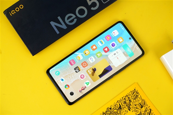 90帧游戏秒变120帧！iQOO Neo5S夜行空间开箱图赏
