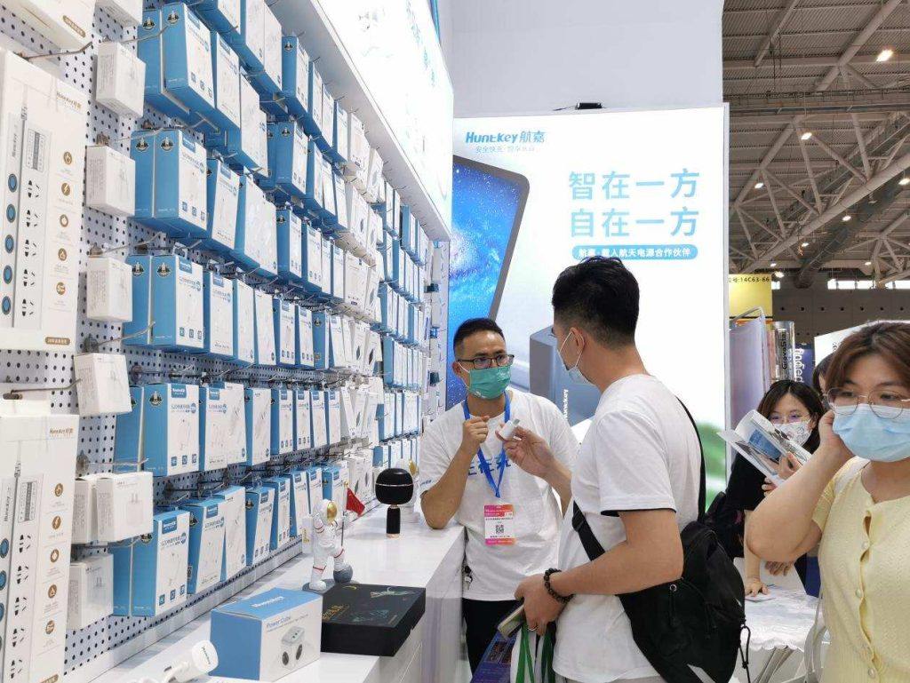 航嘉再次亮相深圳礼品展，多款新品实力圈粉！-充电头网