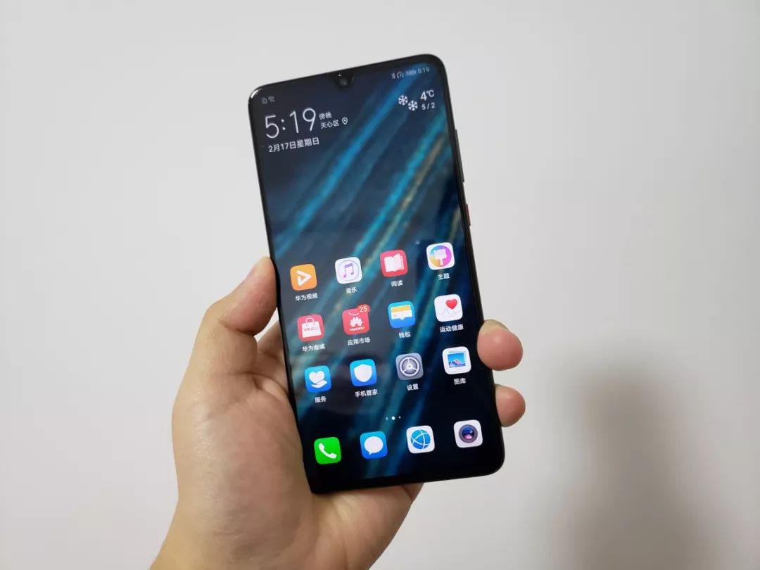 华为Mate20简评：顶着Mate20 PRO光环的平庸之辈
