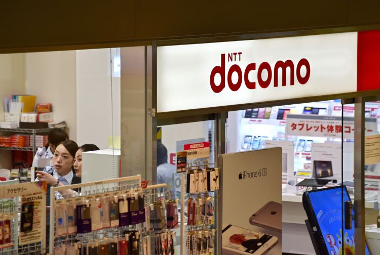 满街通讯行成忆往 Docomo砍30%直营店