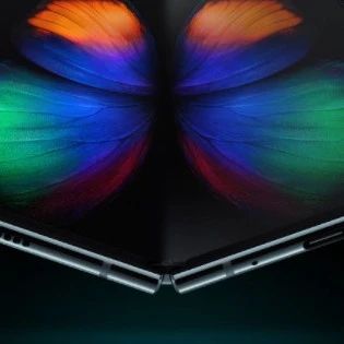 传苹果正开发可折叠iPhone：两块屏幕连接、无刘海