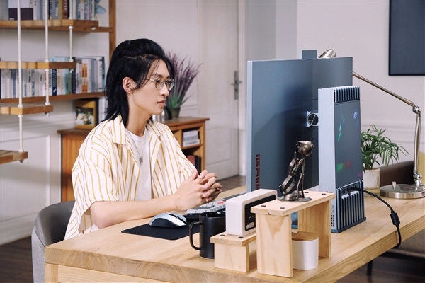 显卡、主板塞入立柱中!七彩虹电竞一体机iGame G-ONE Plus官方图赏
