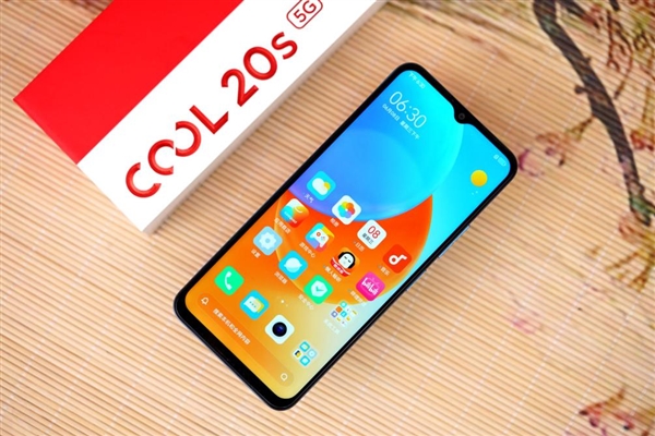 感叹号摄像头抢眼!酷派COOL 20s图赏