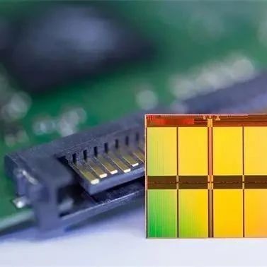 连涨了6个月 DDR4内存终于崩了