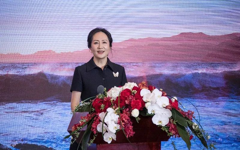 孟晚舟归国首秀！与郭平共同解答华为手机、芯片、造车、人才等问题