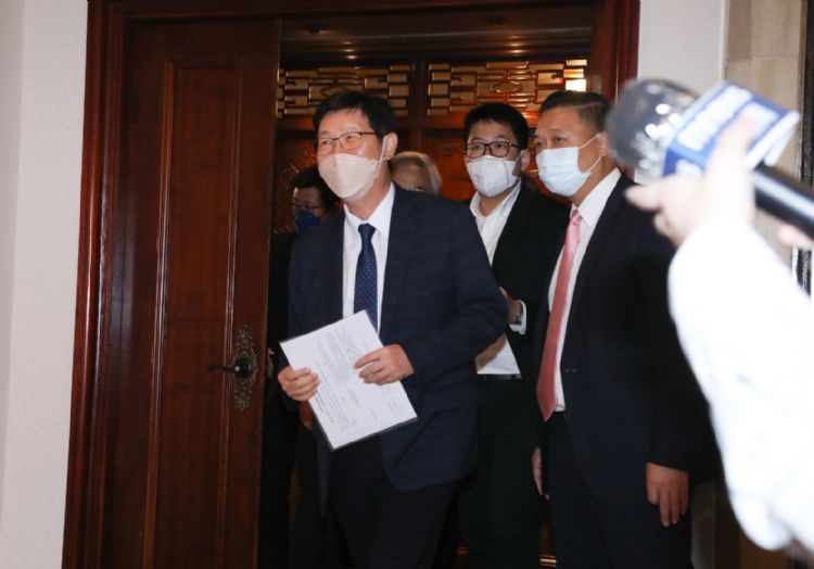 台湾区电机电子工业同业公会20日召开会员大会并进行理监事改选，富士康董事长刘扬伟当选监事会召集人。符世旻摄