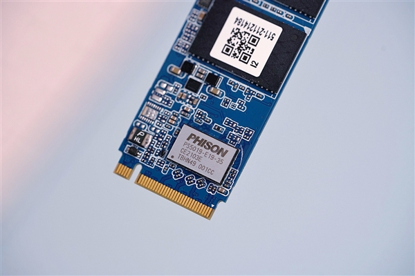 高性价比PCIE 4.0！影驰星曜X4 1TB SSD图赏