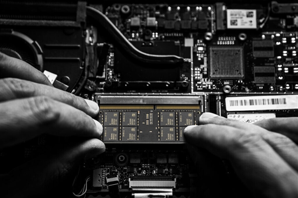上至85℃、下至-40℃：超级耐造的32GB DDR4迷你内存降临