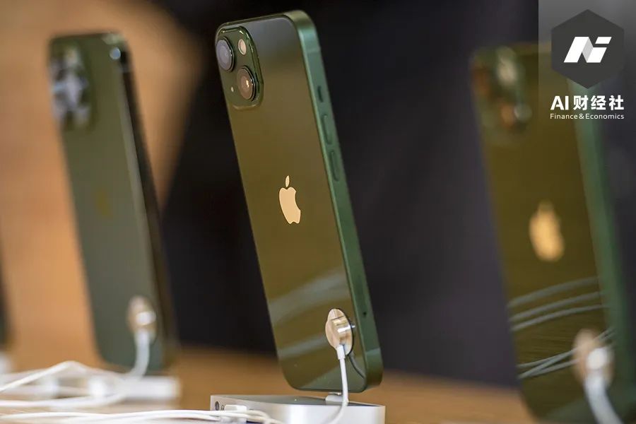 华强北的2022：跳水价的二手iPhone、拍视频的老背包客