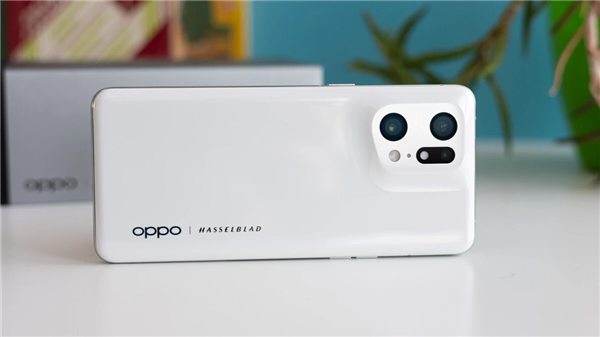 苹果汗颜！OPPO被老外力赞：240W快充一骑绝尘 真正的创新者