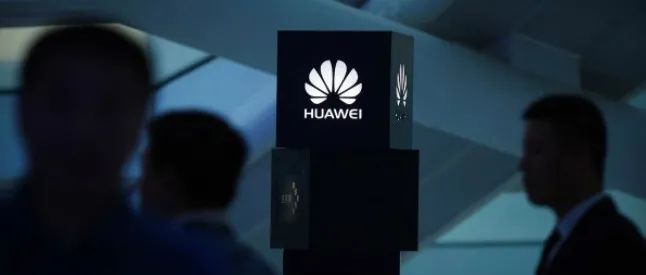华为新年致辞显难处：收入下滑2500亿，直言活下来，员工评论亮了