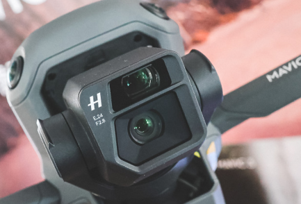 DJI Mavic 3 正式发表｜首创双摄影像系统 支援 360 度全避障！