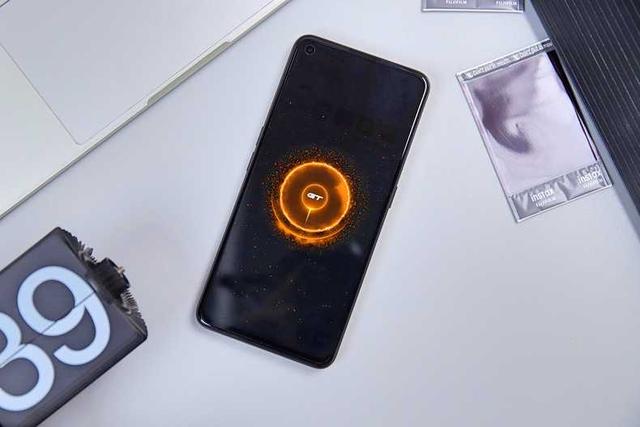realme四月新款手机真我Q5 Pro超速上手