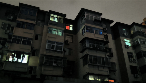 光比跑分怎么够？天玑9000影像能力测试：解锁“夜景录像”神技