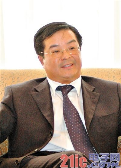 张维迎与李正茂激辩“垄断” 律师称后者说法不严谨