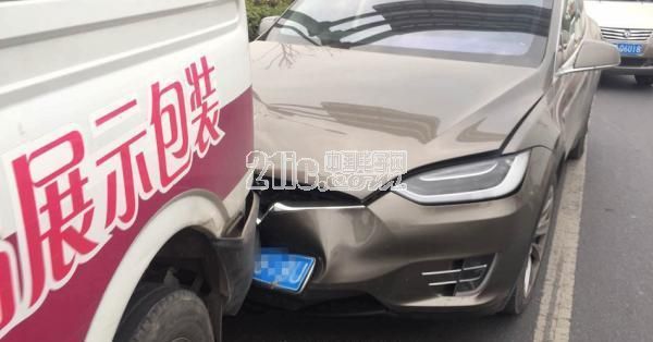 特斯拉回应义乌4车连撞事故：未开启自动辅助驾驶功能