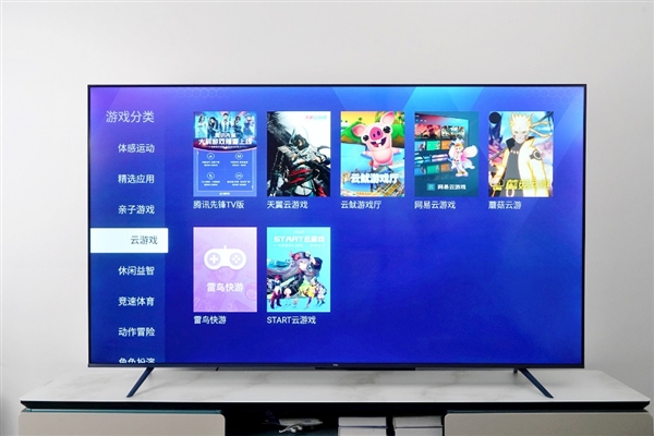 带手柄的游戏电视！TCL电光蓝游戏电视V8E Max图赏