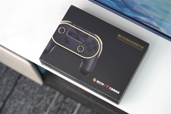 带手柄的游戏电视！TCL电光蓝游戏电视V8E Max图赏