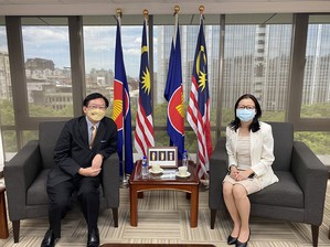 华兴集团全球首创四合一紫外线壁挂抗菌器登场