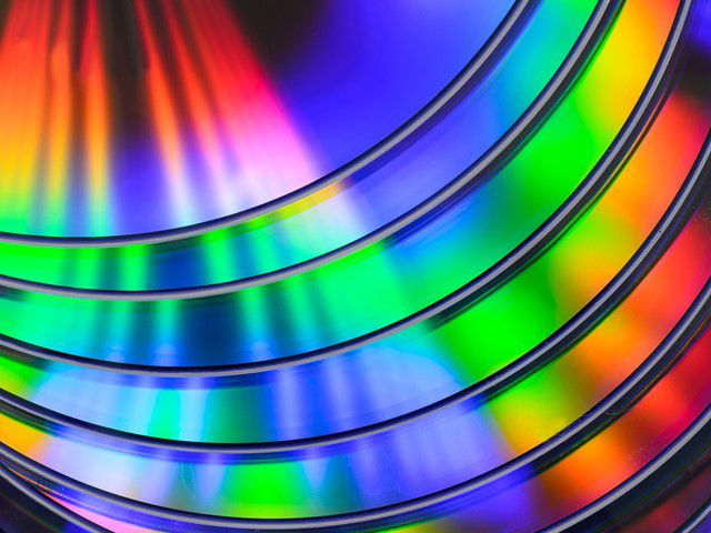 5D光学存储可将500TB数据写入单张光盘