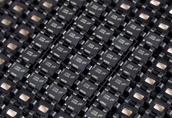 史上第一次5位数!DDR5内存频率突破10000MHz
