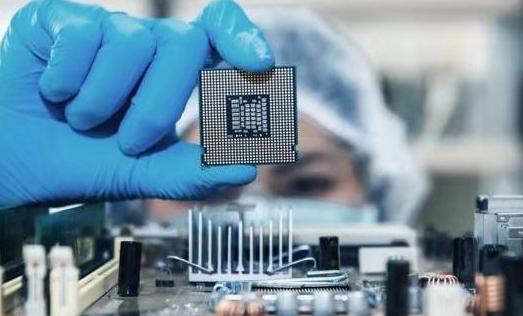 卷土重来？半导体芯片迎“久违大涨”，2022年超跌绩优名单请收好