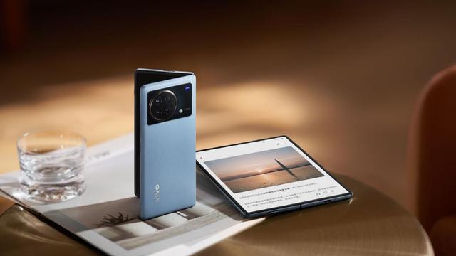 vivo首款折叠屏手机X Fold发布，售价8999元起