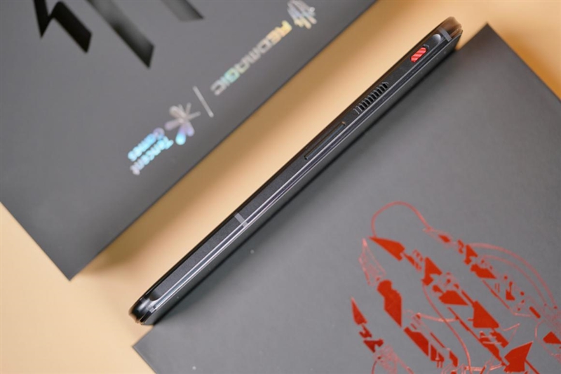 风冷散热驯服骁龙!腾讯红魔游戏手机6评测:解锁888全部实力的165Hz机皇 风冷散热驯服骁龙!腾讯红魔游戏手机6评测:解锁888全部实力的165Hz机皇