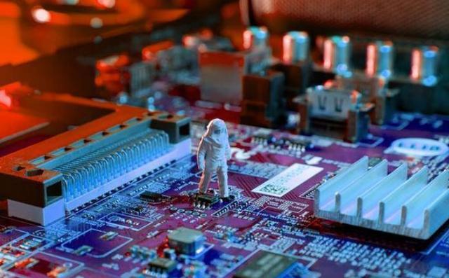 中芯国际官宣新进展，芯片技术迎来突破，性能相当于台积电7nm