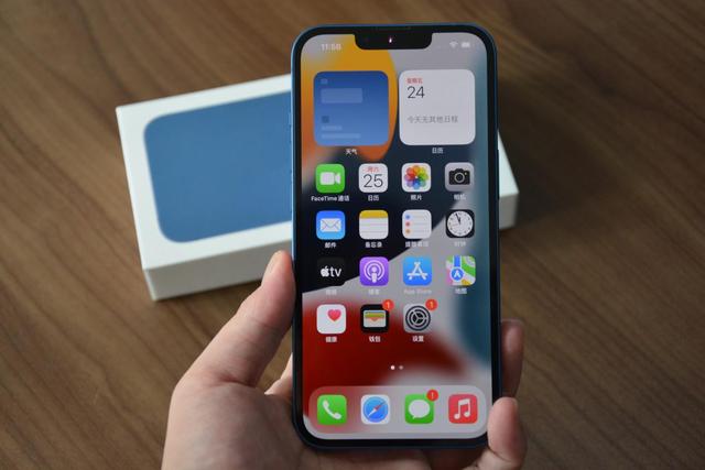 第一次买iPhone手机应注意什么？我给自己一口气买了以下四款配件