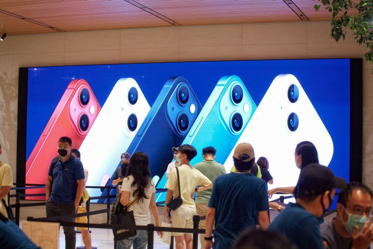 每日椽真：国内iPhone销售红不让；华为未来车可望突破重围？