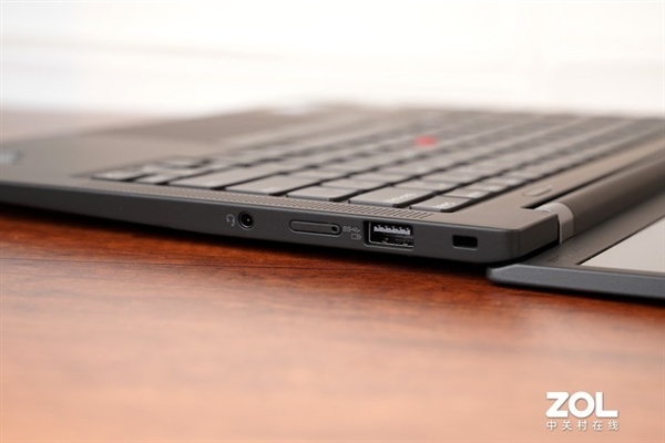旗舰小黑性能、做工更强了！ThinkPad X1 Carbon 2022评测