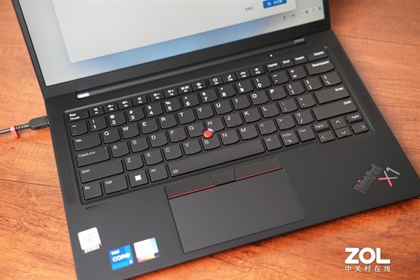 旗舰小黑性能、做工更强了！ThinkPad X1 Carbon 2022评测