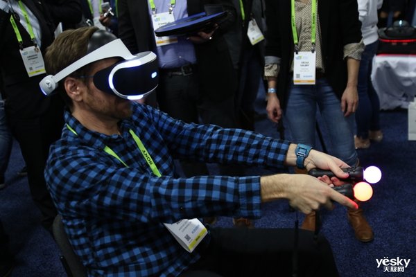 踩上PS VR版足部控制器让你爽到尖叫