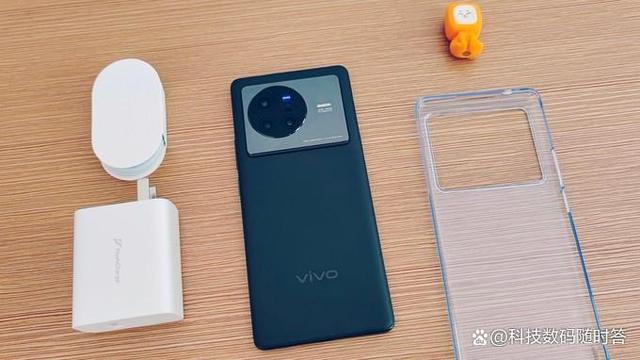 小米12和vivoX80该如何选择？到底是小米在溢价，还是vivo在提升