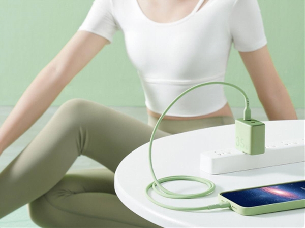 紫米发布35W氮化镓充电器：双USB-C接口 折叠插脚