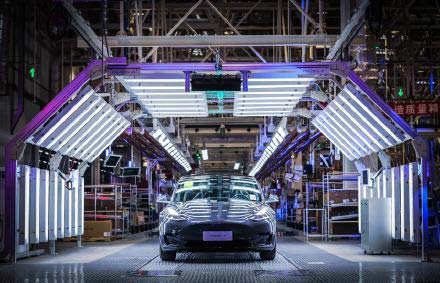 中国制造特斯拉Model 3今天交付，售价29.9万元起