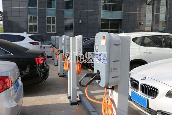 车市遇冷 刚需火爆 新能源市场何时才能“解冻”?