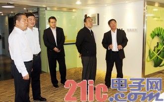 吴基传视察中国电信创新孵化基地[图]