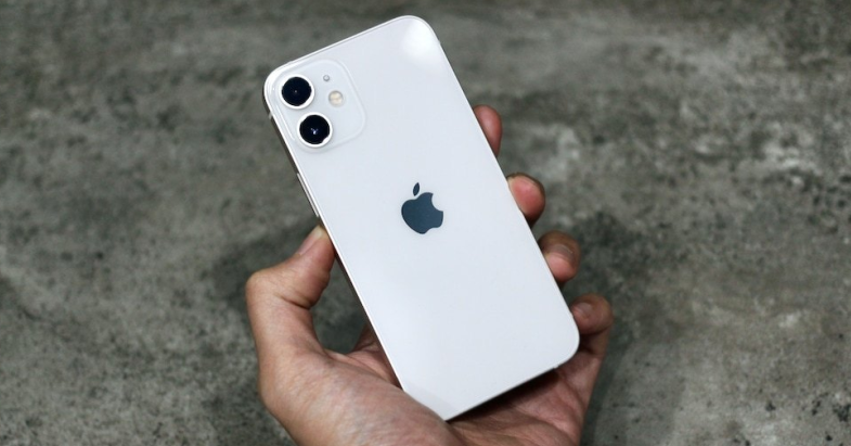 苹果阵营中的失败产品头衔或许要落在iPhone 12 mini上了！