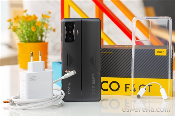 小米POCO F4 GT发布：骁龙8直屏旗舰 3500元起