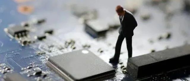 华为疯挖半导体人才，多家企业集体投诉！