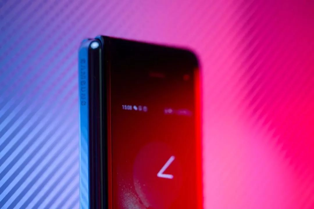 三星新一代折叠屏旗舰Galaxy Fold 2首曝：13英寸、三段双折叠