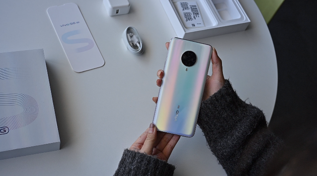 vivo S6上手体验：更懂女生的5G自拍手机