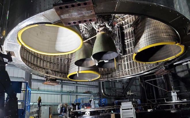 SpaceX对猛禽2型发动机进行首次静态点火测试 以爆炸告终